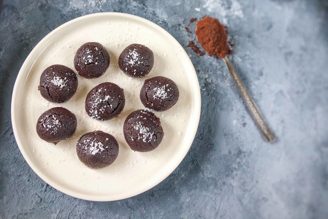 Nemli Dokusuyla: Yumuşak Brownie Kurabiye