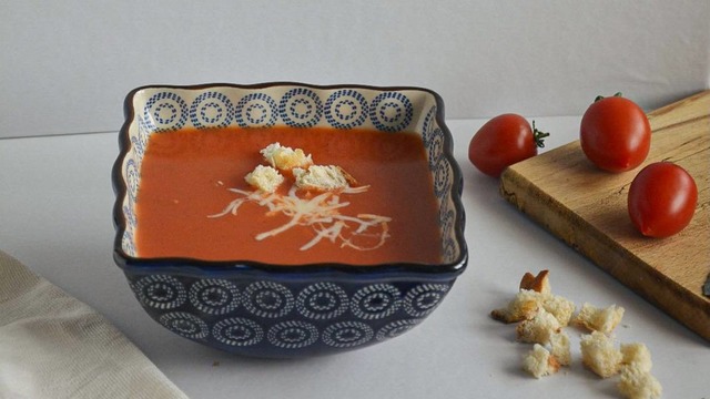 Sevmeyeni Yok: Kremalı Domates Çorbası