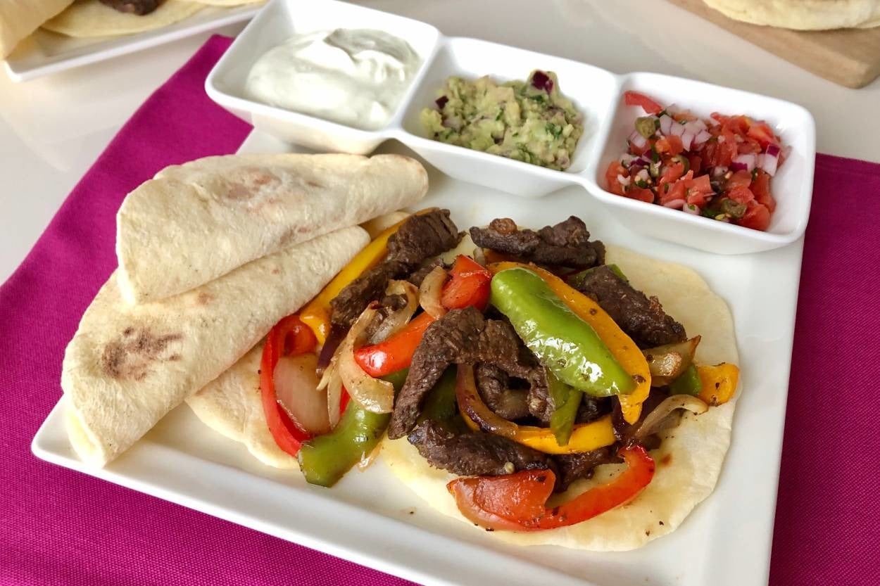 Lavaşı ve Soslarıyla Birlikte: Fajita