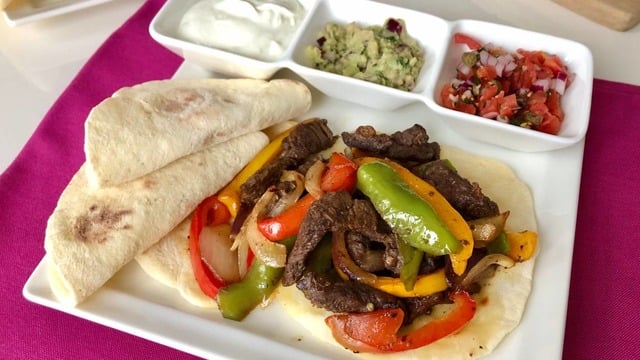 Lavaşı ve Soslarıyla Birlikte: Fajita