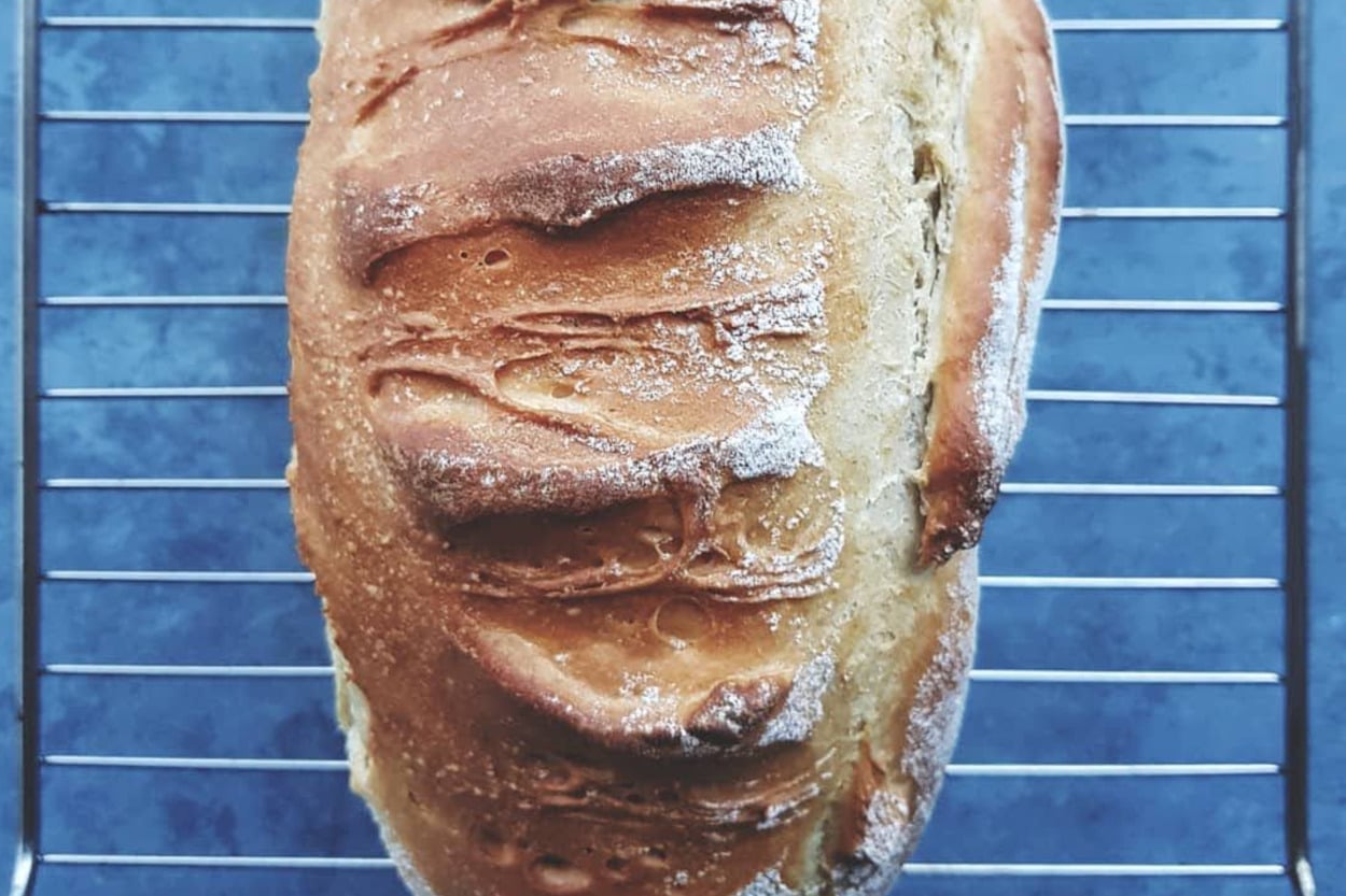 Mis Kokusu Sofraları Şenlendirir: Kuru Ekşi Mayalı Kolay Ekmek