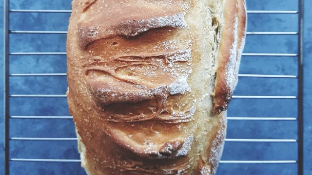 Mis Kokusu Sofraları Şenlendirir: Kuru Ekşi Mayalı Kolay Ekmek