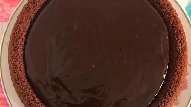 Sade Görünümüyle: Çikolatalı Tart Kek
