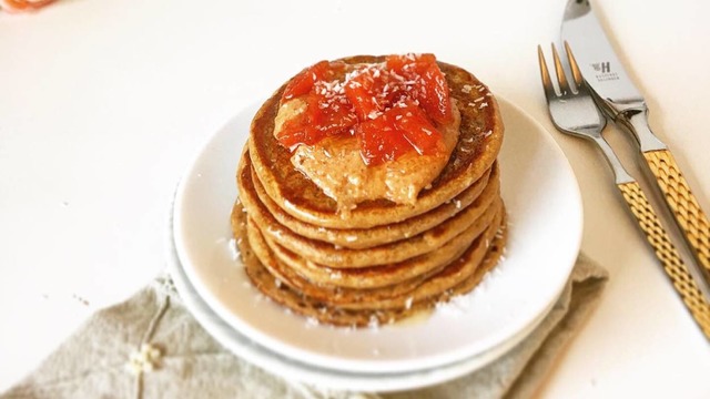 Kahvaltıya Hazırlanan: Yulaf Ezmeli Fit Pancake