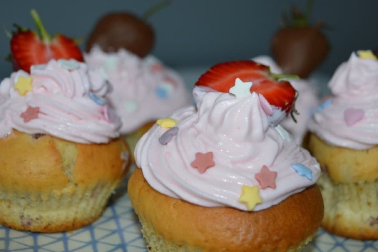 Mis Kokar: Çilekli Cupcake
