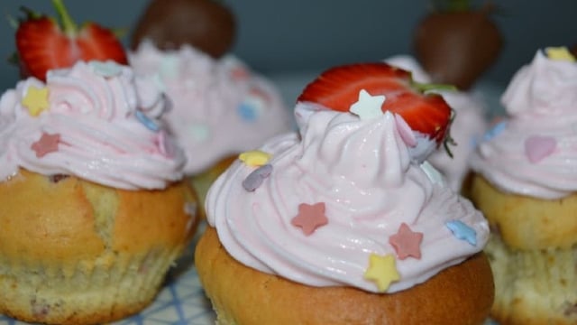 Mis Kokar: Çilekli Cupcake