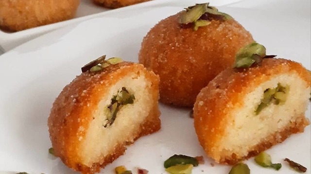 Ramazan Ayına Yakışır: Antep Fıstıklı İrmik Tatlısı
