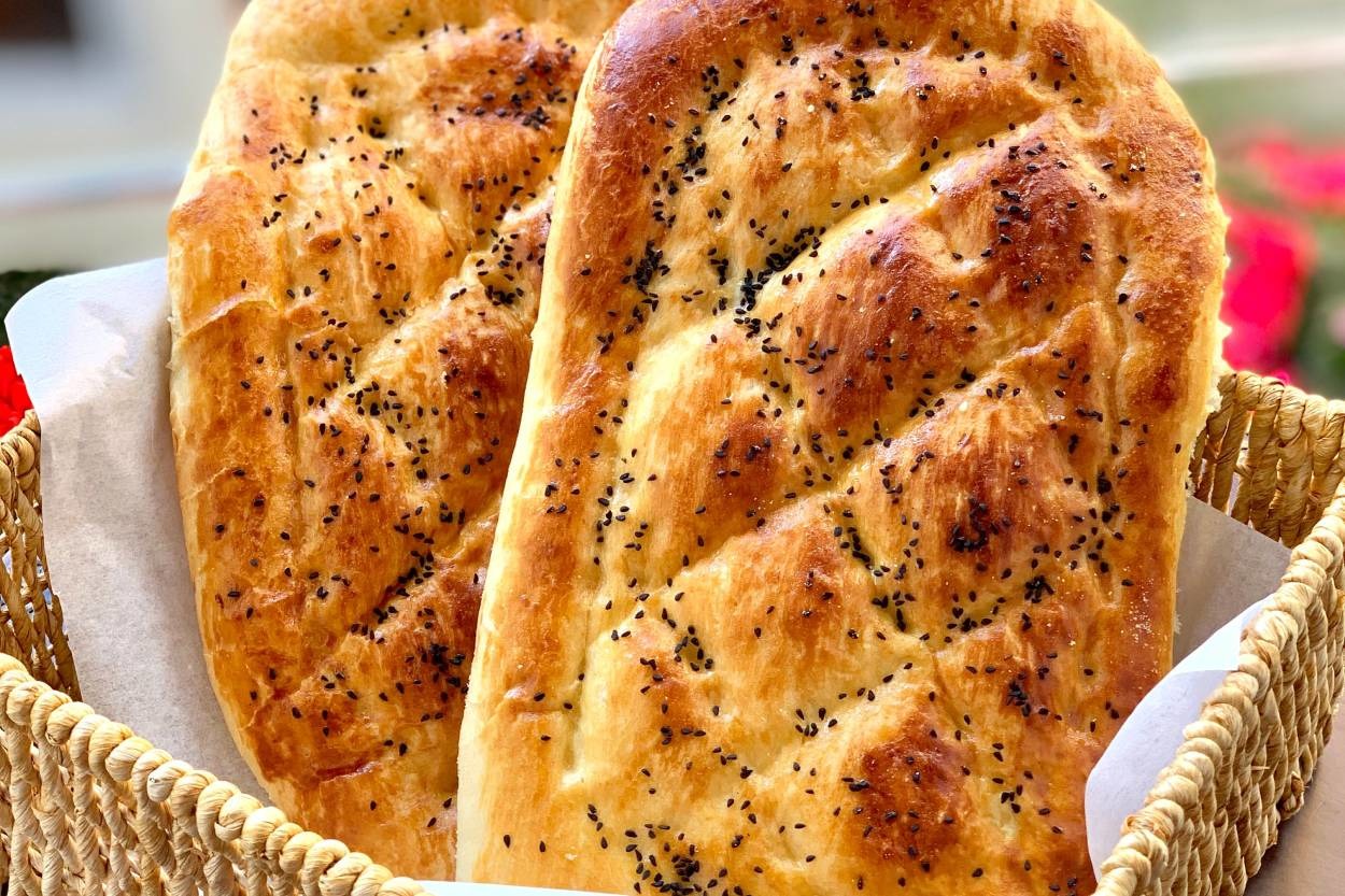 Yumuşacık Dokusuyla: Ev Yapımı Ramazan Pidesi