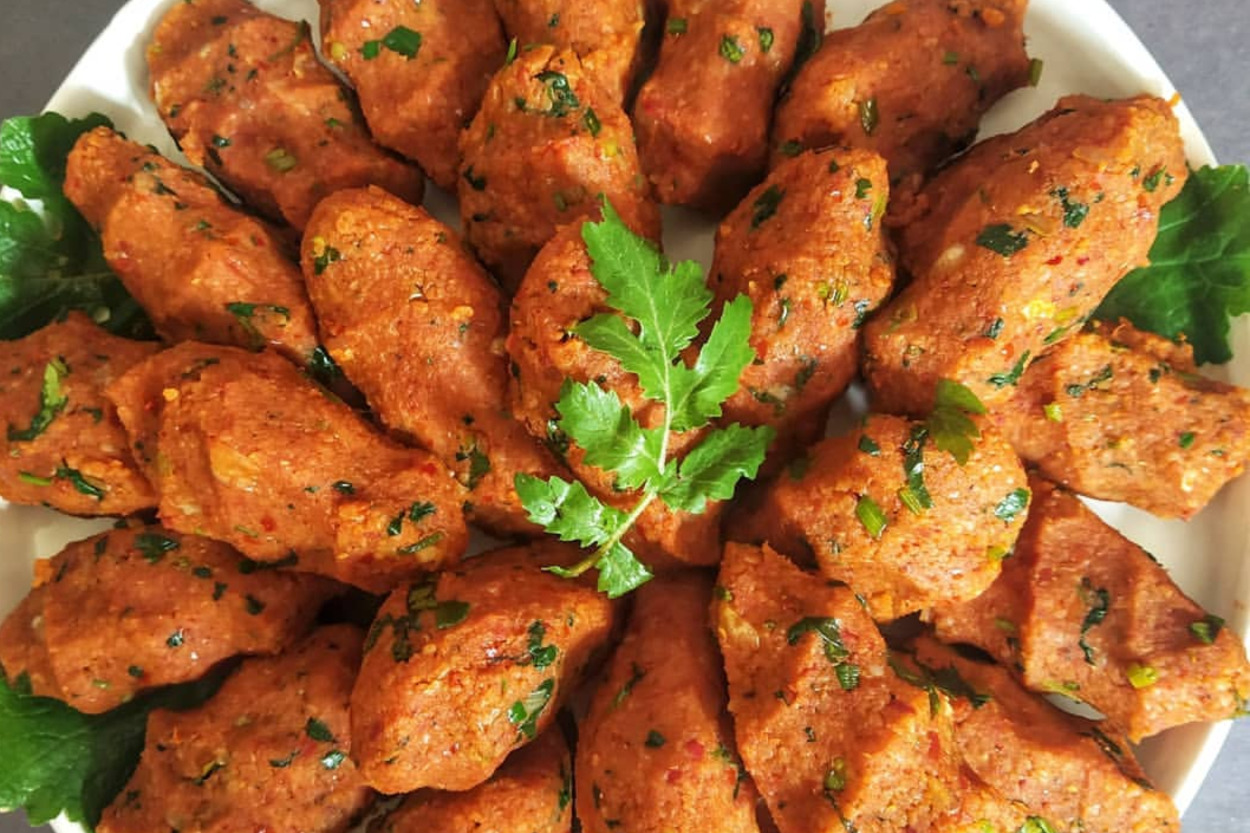 Çay Saatlerinin En Sevileni: Pratik Mercimek Köftesi