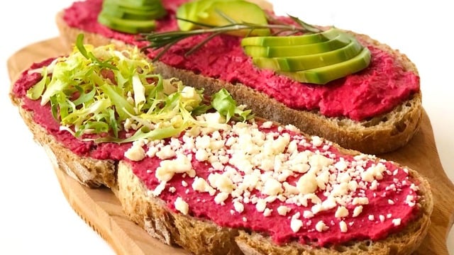 Modern Dokunuş: Pancarlı Kolay Humus