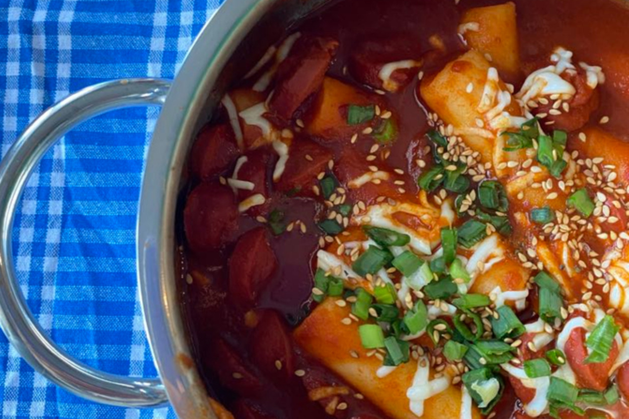 Tteokbokki Olarak Bilinir: Acılı Pirinç Keki