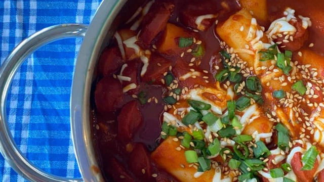 Tteokbokki Olarak Bilinir: Acılı Pirinç Keki