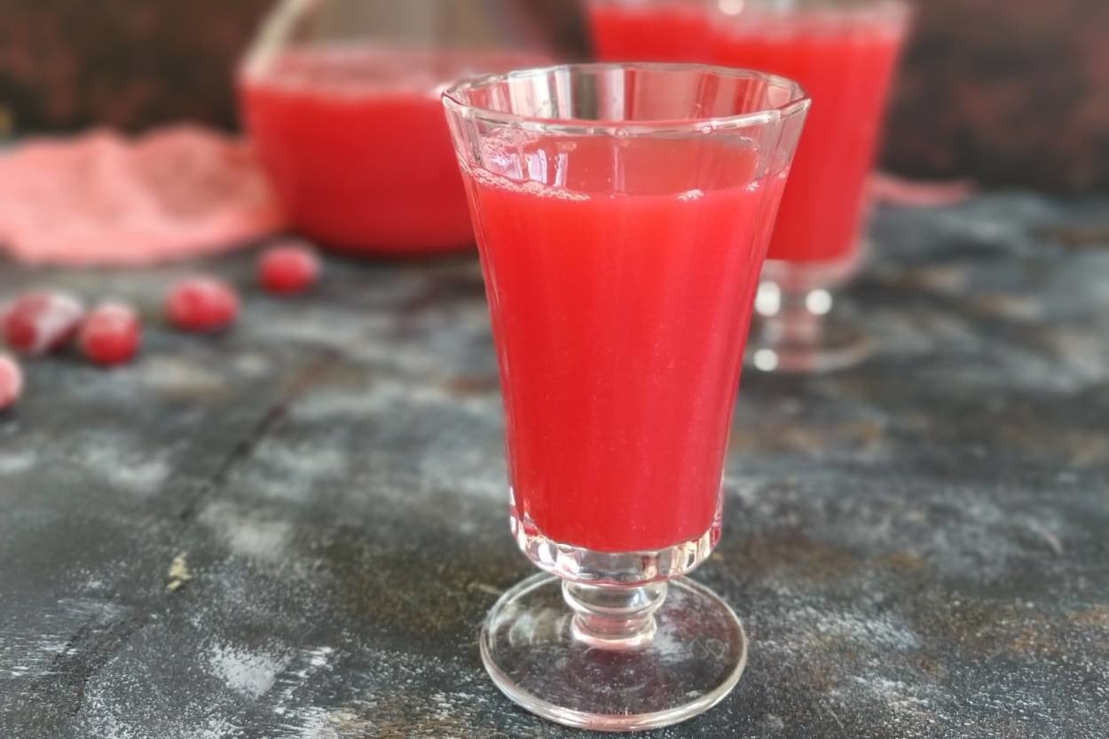 İftar Sofranıza Renk Katacak: Kızılcık Şerbeti