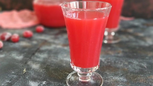 İftar Sofranıza Renk Katacak: Kızılcık Şerbeti