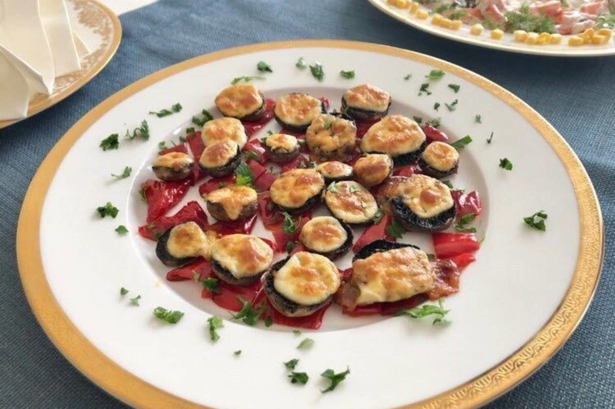 Enfes Aperatif: Kaşarlı Fırın Mantar