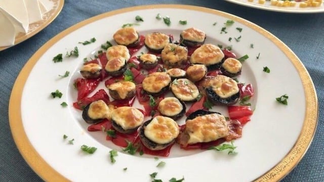 Enfes Aperatif: Kaşarlı Fırın Mantar