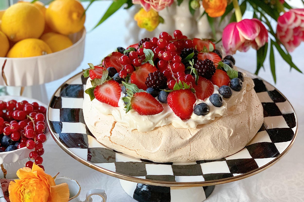 Hafif Hafif: Orman Meyveli Pavlova