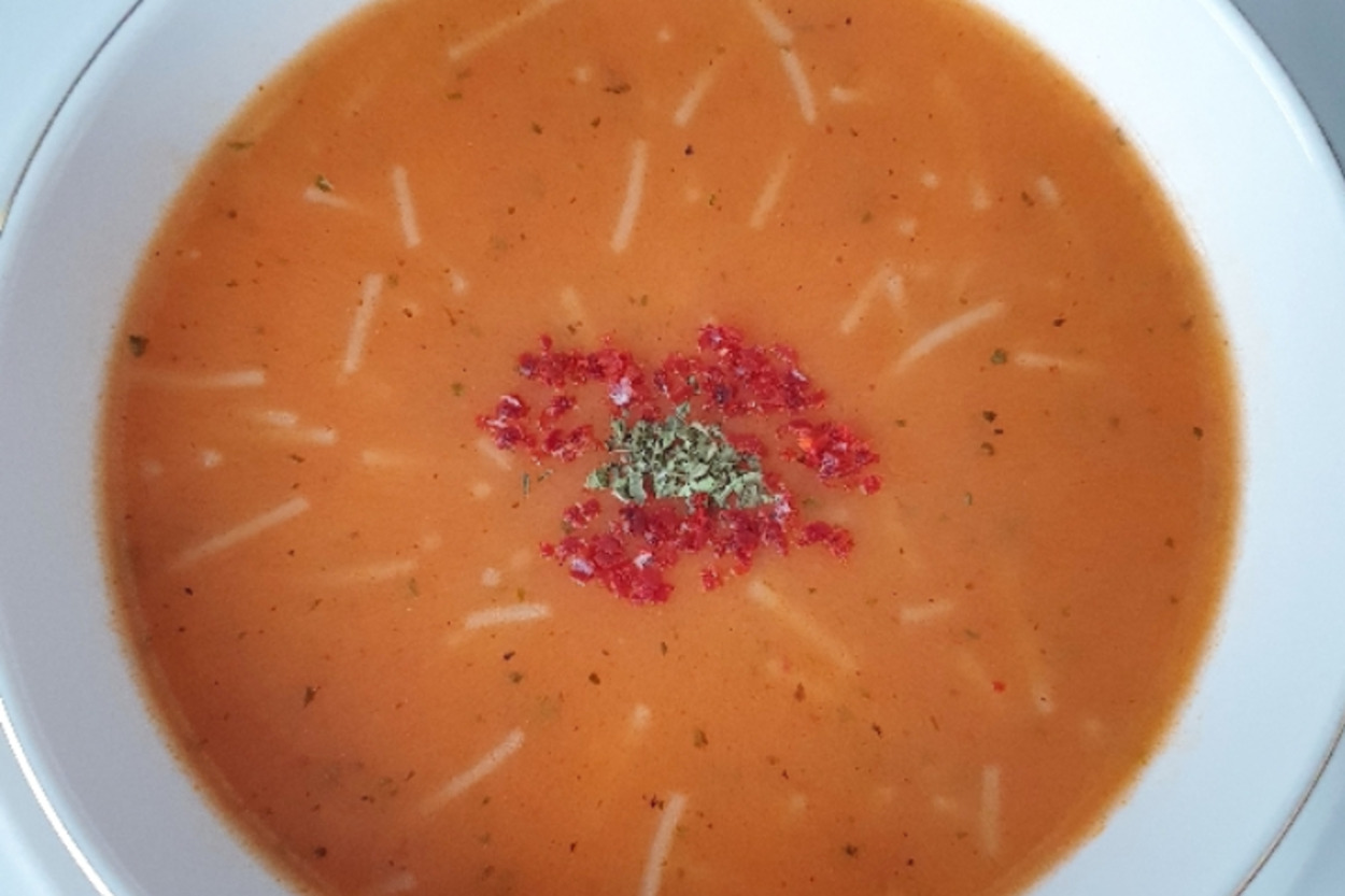Yapması Çok Kolay: Şehriyeli Salçalı Un Çorbası