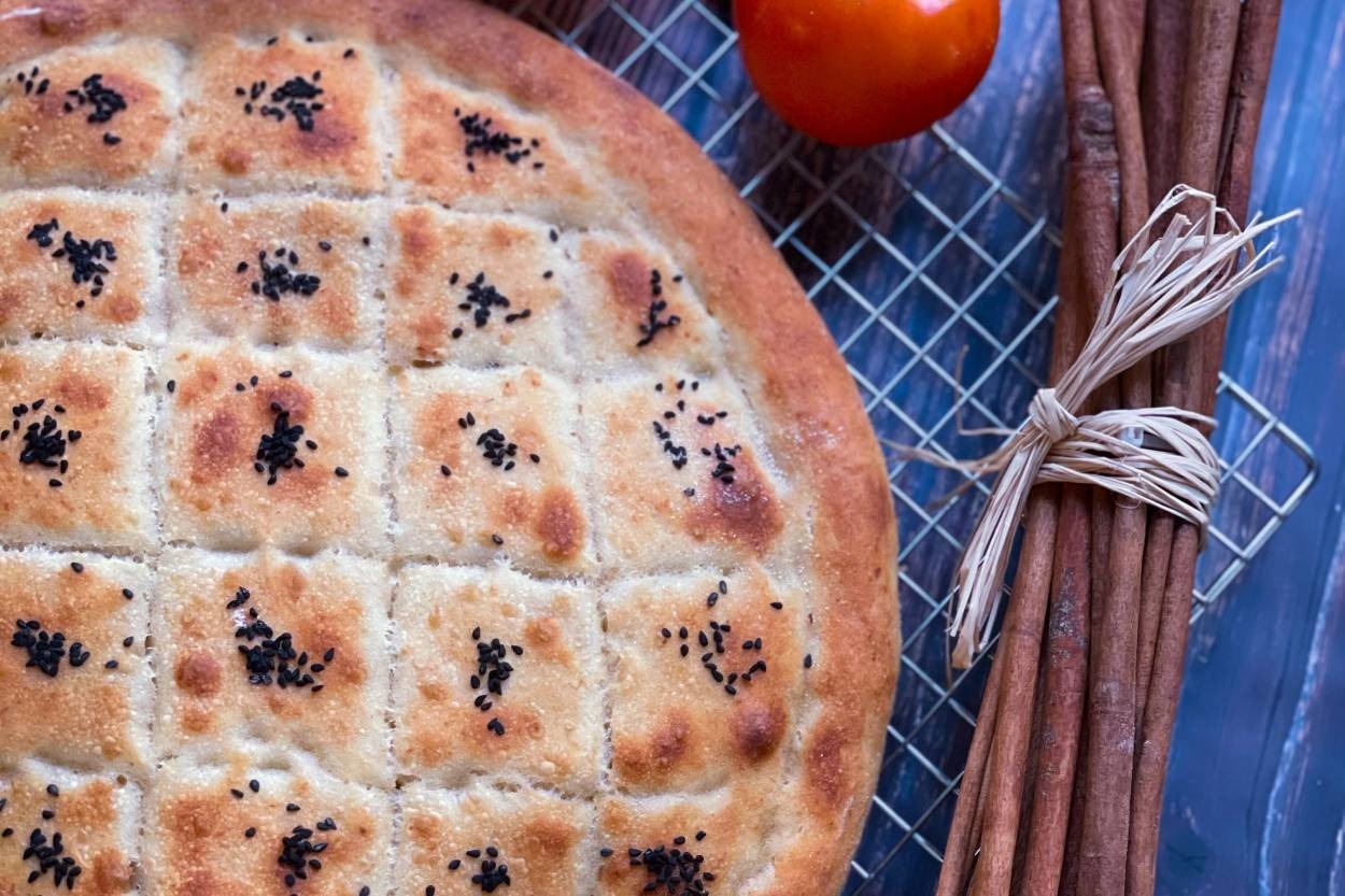 Yoğurmadan Pofuduk Yumuşacık: Ev Yapımı Ramazan Pidesi