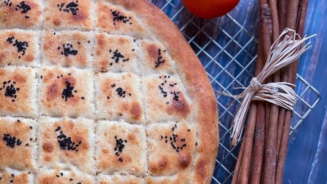 Yoğurmadan Pofuduk Yumuşacık: Ev Yapımı Ramazan Pidesi