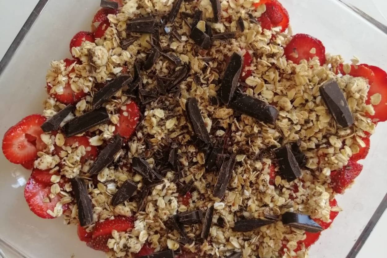 Karşı Koyulmaz Lezzetiyle: Çilekli Crumble