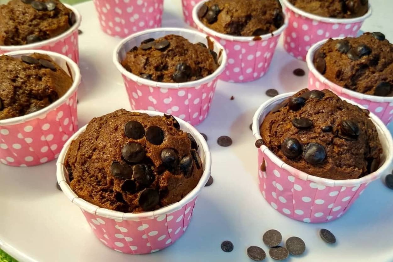 Yumuşacık Dokusuyla: Çikolata Kremalı Damla Çikolatalı Muffin Kek