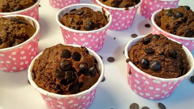 Yumuşacık Dokusuyla: Çikolata Kremalı Damla Çikolatalı Muffin Kek
