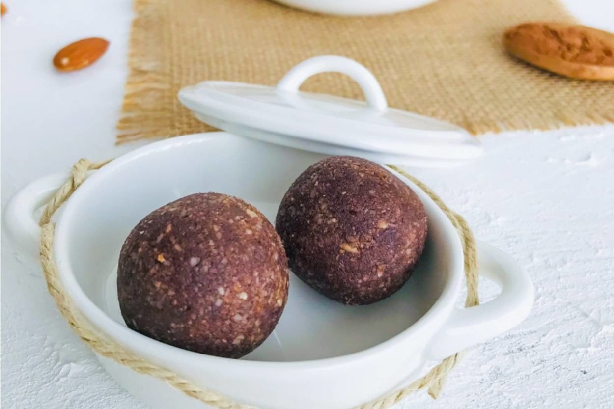 Herkes Çok Sevecek: 4 Malzemeli Çikolatalı Şekersiz Truffle