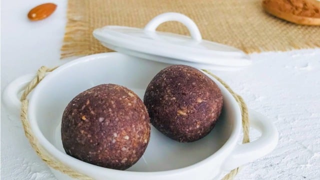 Herkes Çok Sevecek: 4 Malzemeli Çikolatalı Şekersiz Truffle