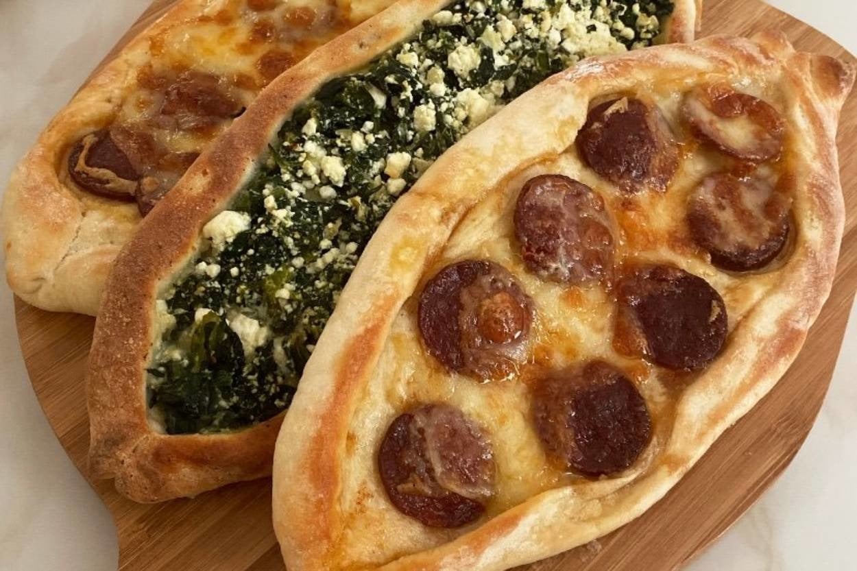Dışarıda Yediklerinizi Aratmaz: Sucuklu Ispanaklı Pide