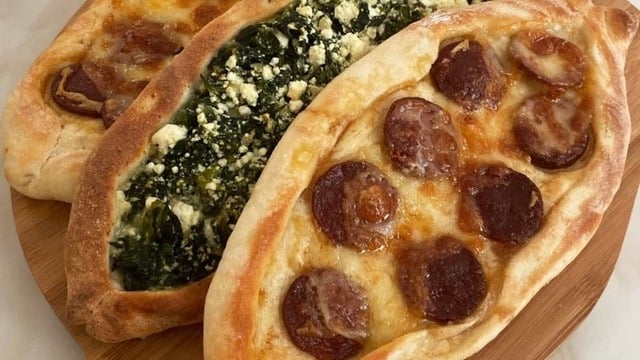 Dışarıda Yediklerinizi Aratmaz: Sucuklu Ispanaklı Pide