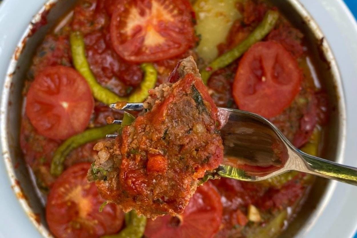 Hatay’dan Geliyor: Zerzevatlı Tepsi Kebabı