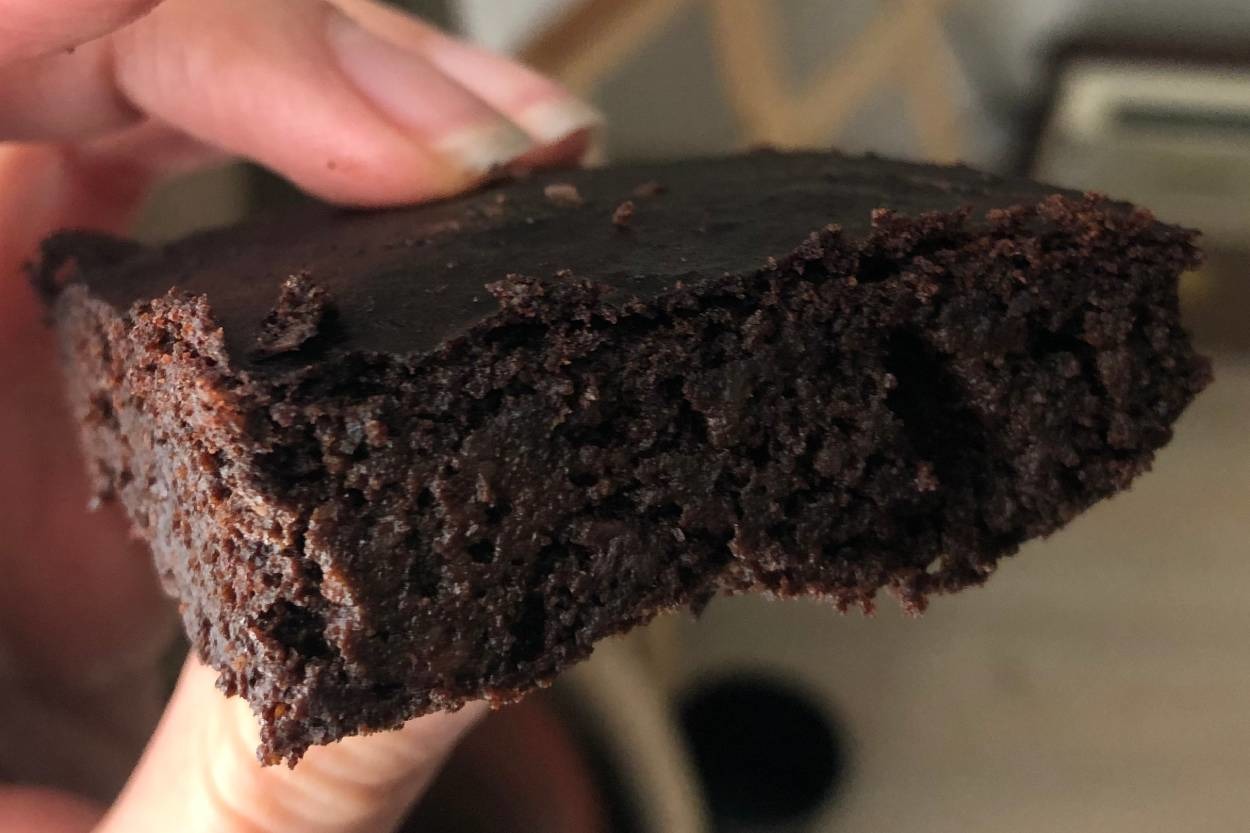 Unsuz ve Şekersiz: Glutensiz Kakaolu Muzlu Kek