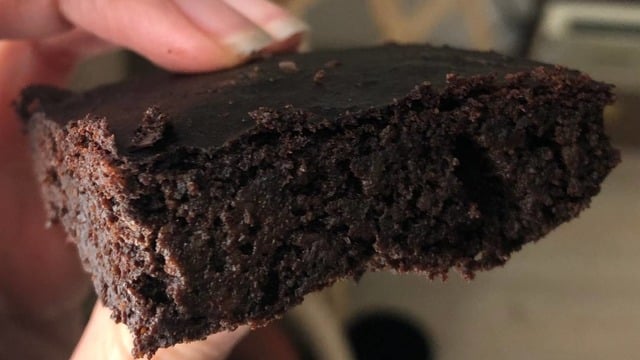 Unsuz ve Şekersiz: Glutensiz Kakaolu Muzlu Kek