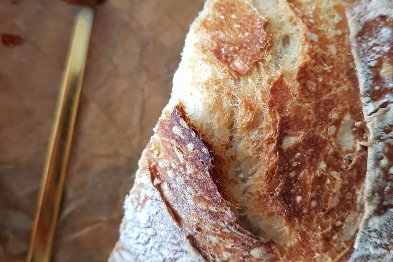 Taze Kokusuyla: Ekşi Mayalı Ekmek