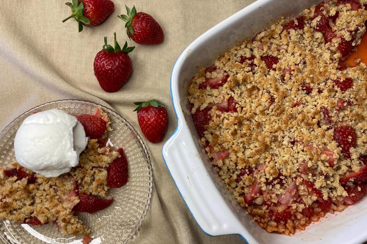Hafif ve Ferah: Çilekli Crumble
