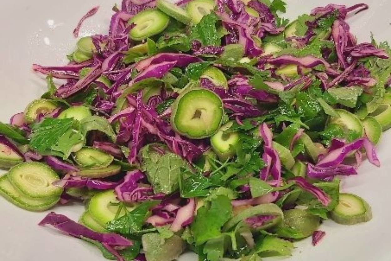 Bol Ekşili: Çağla Salatası