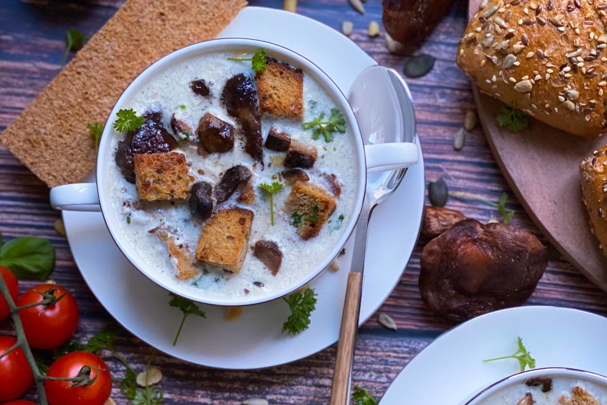 Vegan Ev Yapımı: Soya Kremalı Mantar Çorbası