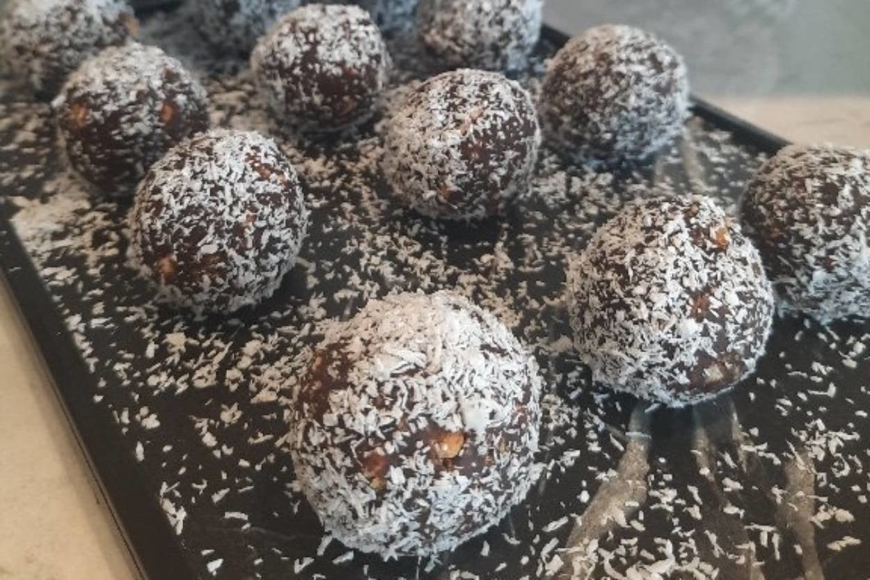 En Basitinden: Muzlu Kakaolu Toplar