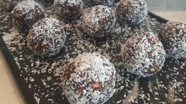 En Basitinden: Muzlu Kakaolu Toplar