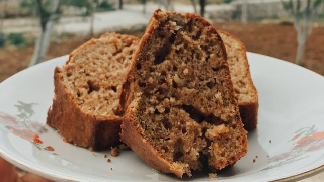 Evi Saran Kokusuyla: Havuçlu Tarçınlı Cevizli Kek