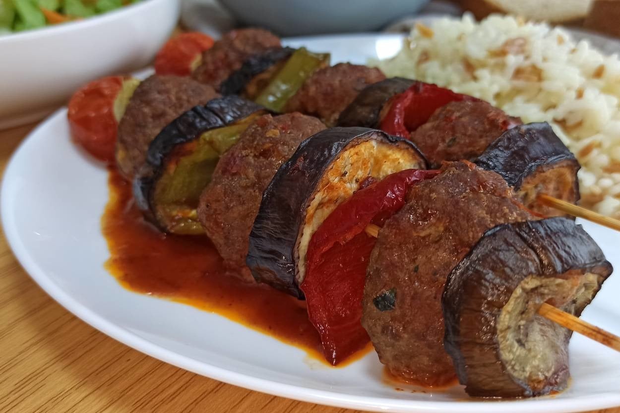 Yanına da Pilav: Şişte Köfte