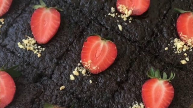 Çikolata Krizlerine: Bol Çikolatalı Islak Kek