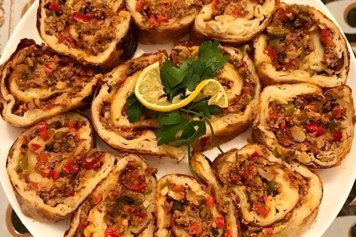 Böylesi de Enfes: Lahmacun Böreği