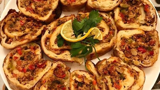 Böylesi de Enfes: Lahmacun Böreği