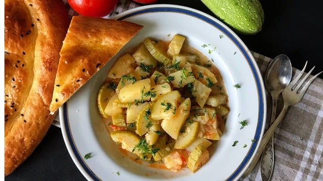 Sebzelerin Buluşması: Patatesli Kabak Yemeği