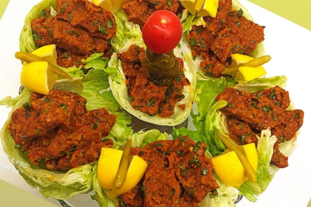 Sofralarınıza Renk Katın: Tam Kıvamında Mercimek Köftesi