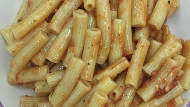 Tadı Damakta Kalacak: Domates ve Tavuk Bulyonlu Makarna