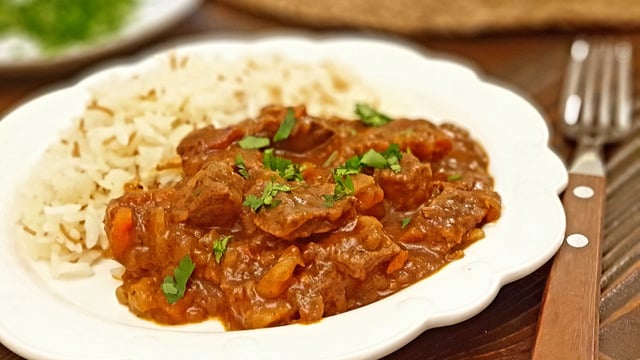 Çok Farklı: Köz Biberli Dana Gulaş