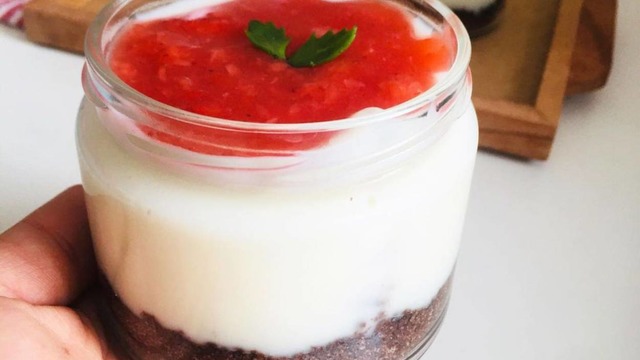Hem Pratik Hem Ferah Tatlı: Meyve Soslu Muhallebi